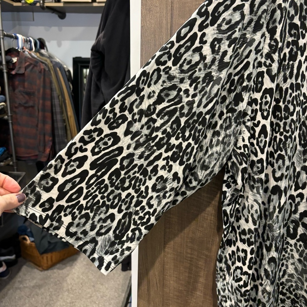 Susan Graver 3X Top liquid knit animal print black white - Picture 6 of 10